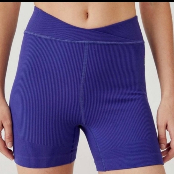 FP Movement by Free People Pants - FREE PEOPLE MOVEMENT FREE THROW SHORTS IN OUTER SPACE NWT •S